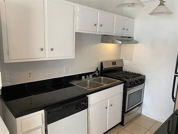 3rd image of 614 W 51st St APT 104