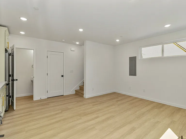 832B S Sullivan St #B — Photo 6