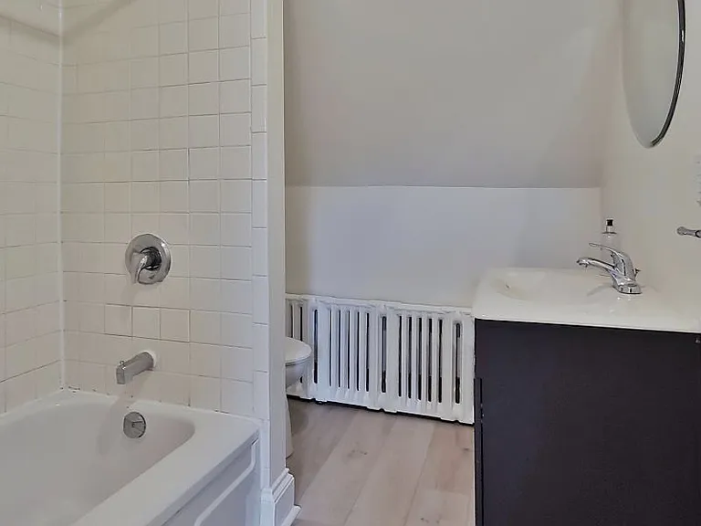 501 Gilmour St #4 — Photo 10
