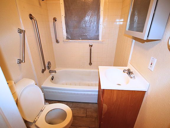 2nd image of 417 N De Clark Ave #1A