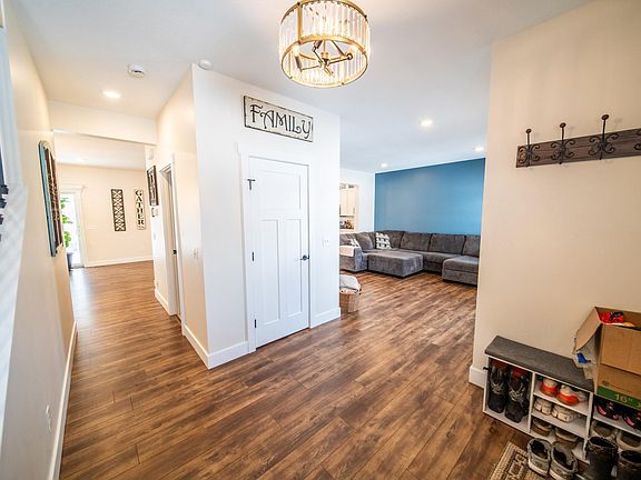 5th image of 1017 Chester Ave SE