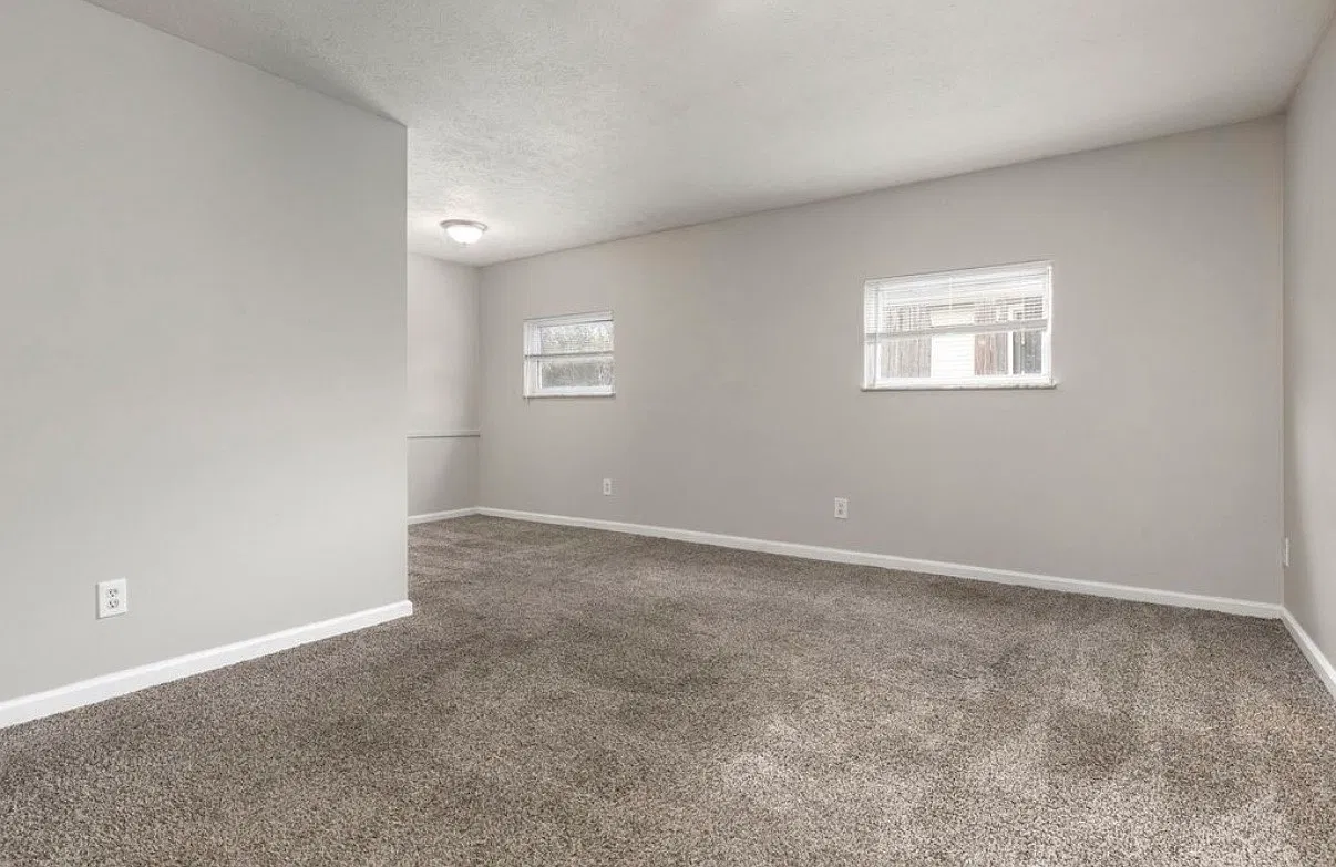 2718 Rockford Ln — Photo 3