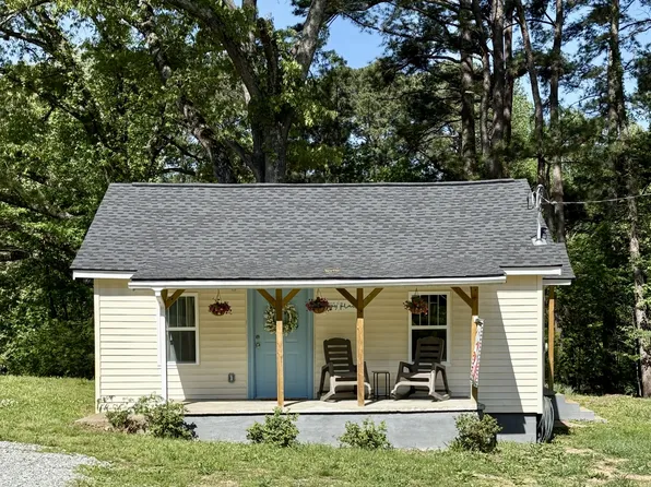 1372 Natchez Trace Rd, Camden, TN 38320