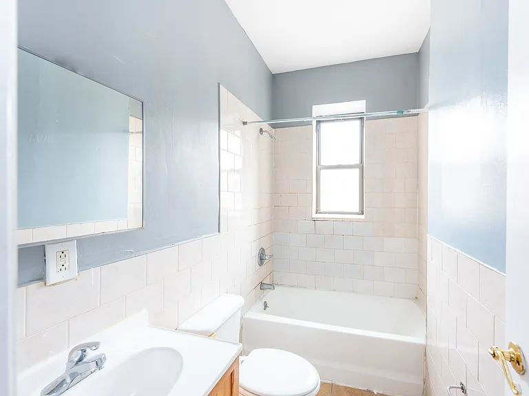 2007 Foster Ave #C1 — Photo 5