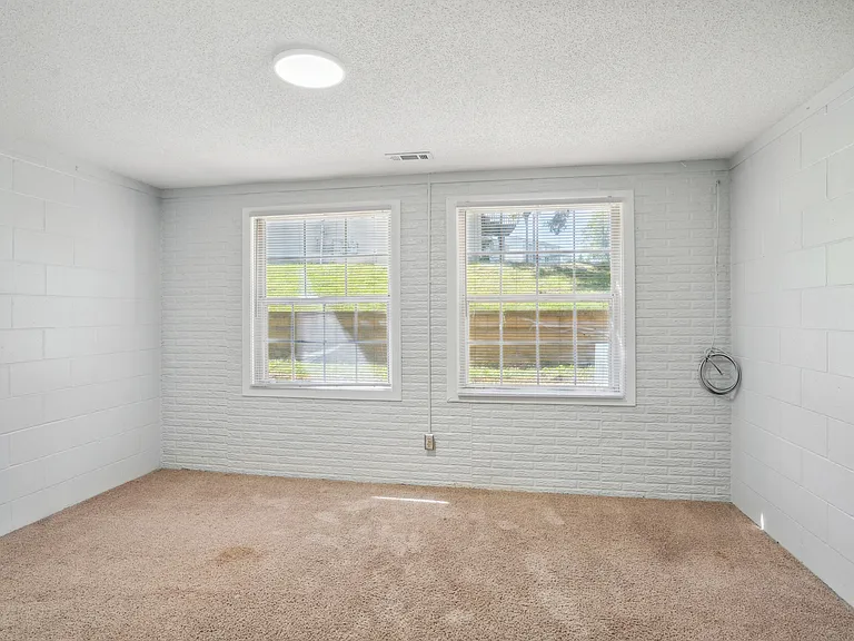 2555 Clearwater Ct — Photo 25
