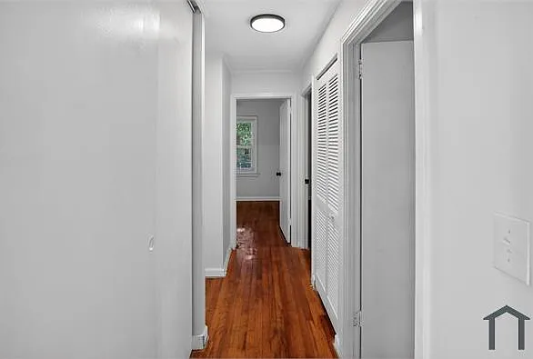 1929 W Oakland Ave — Photo 2