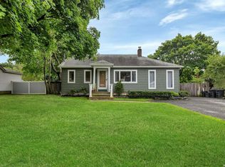 84 Log Rd, Patchogue, NY 11772