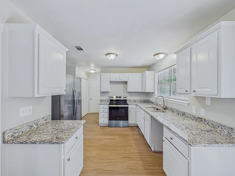 11600 Shady Ridge Dr-13_06112026