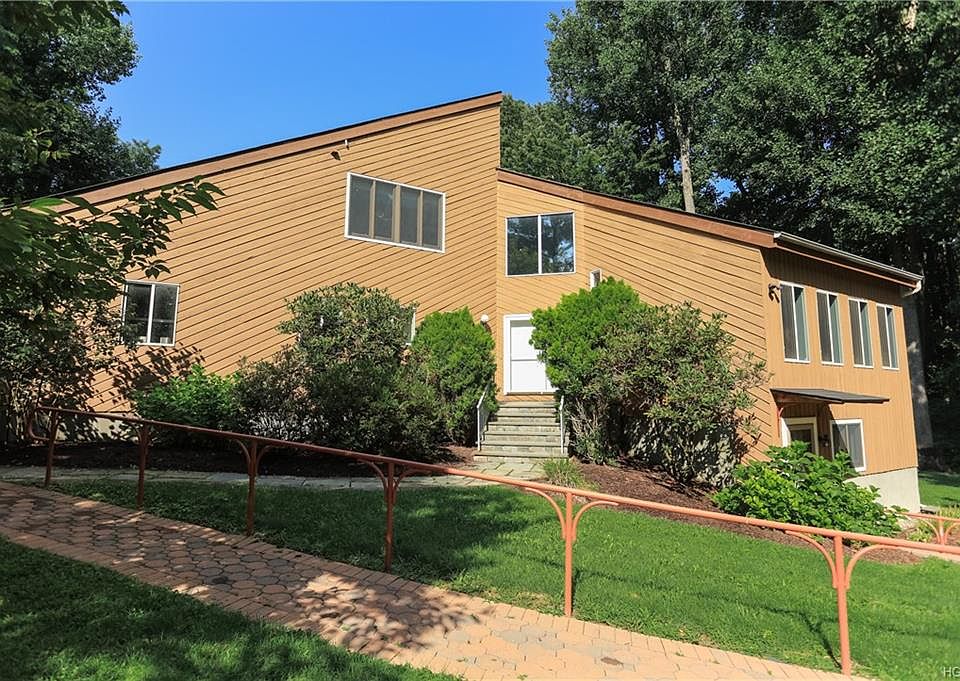 1st image of 12 Briggs Ln