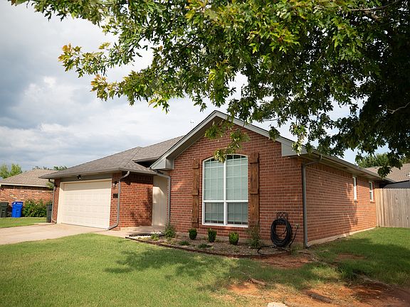 2nd image of 2916 E Lake Dr