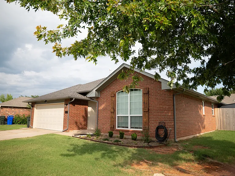 2916 E Lake Dr — Photo 2