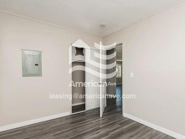 1824508_013_wm_-_bedroom_13321246.jpg