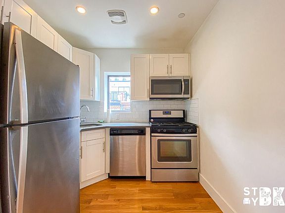 5th image of 226 Vernon Ave #4A