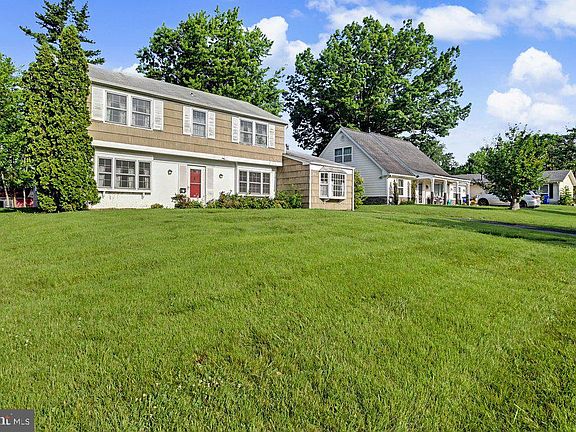 4th image of 2712 Filbert Ln