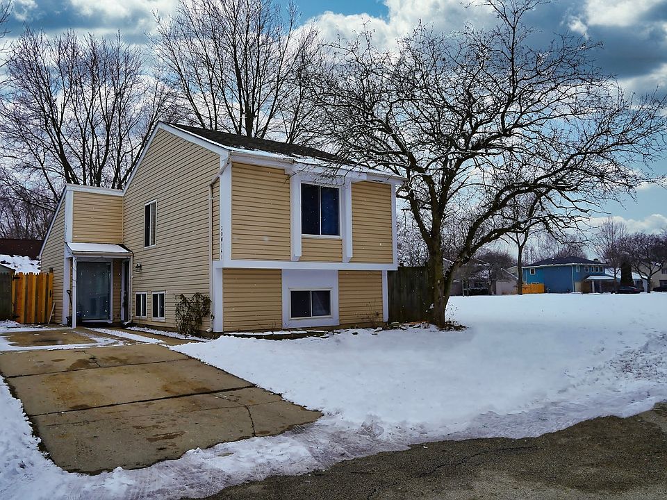 1st image of 30W141 Wood Ct