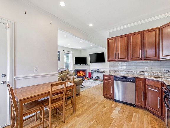 2nd image of 693 E 7th St #1