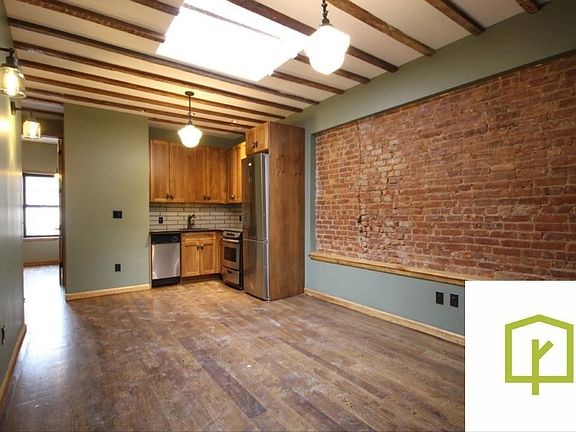 2nd image of 196 Montrose Ave #4R
