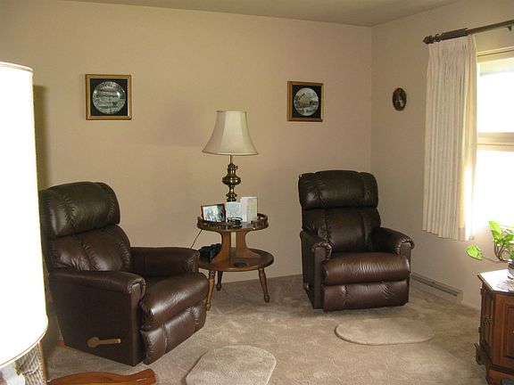 5th image of 1424 Medford Ln