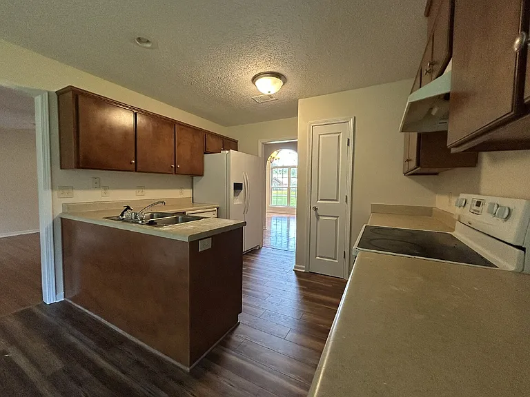 4 Idus Ln — Photo 12