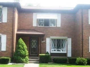 23020 Hawthorne St, Farmington, MI