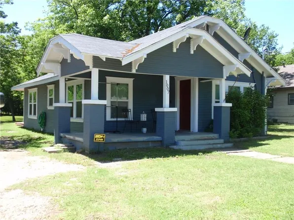1007 Granbury St, Cleburne, TX 76033