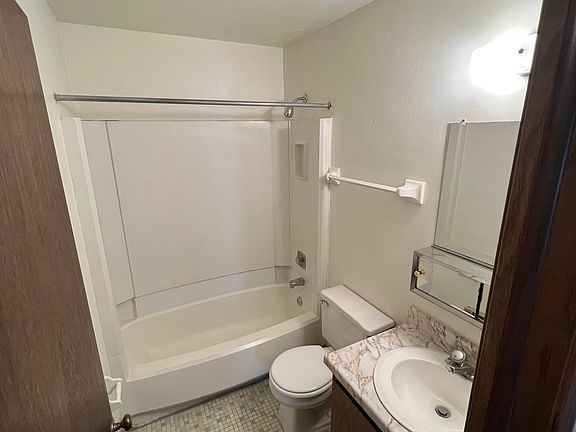 4th image of W57N517 Hilbert Ave APT 23