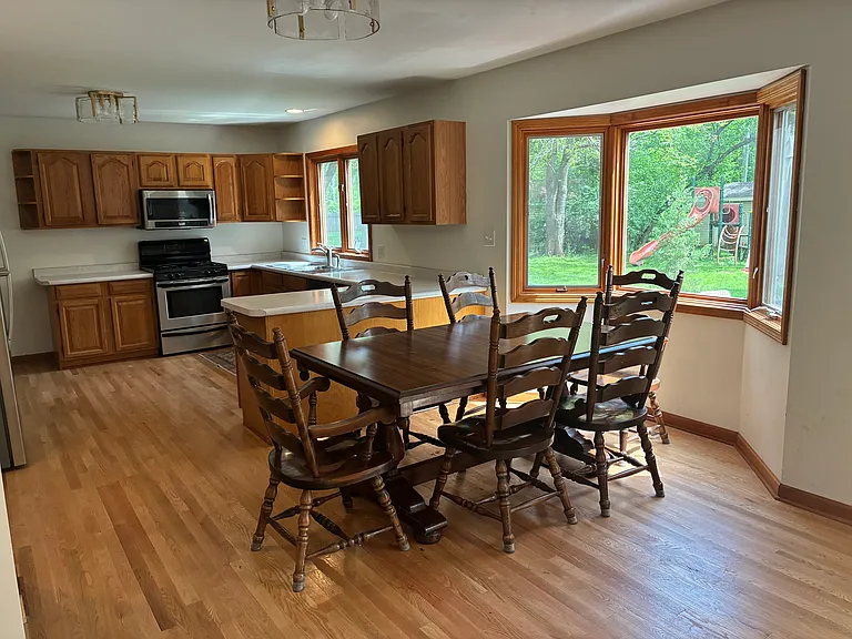7915 Howard Ave — Photo 8