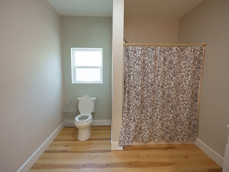 60 Madison Dr — Photo 46