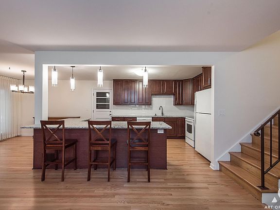 3rd image of 2123 Eastview Dr
