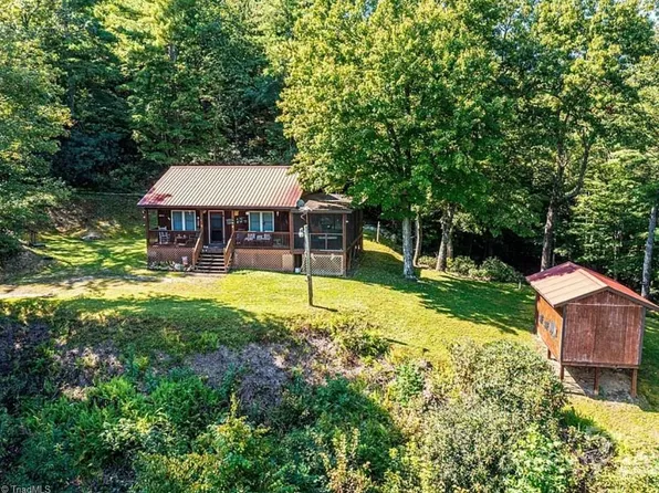 805 Deer Crossing Ln, Ferguson, NC 28624