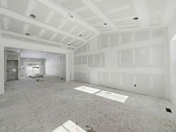 4th image of 640 South St