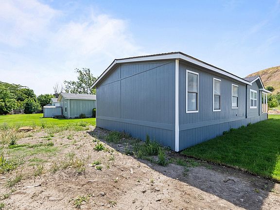 4th image of 626 NW 4th Ave