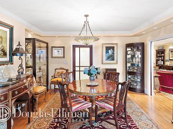 3rd image of 117 E 57th St APT 37A