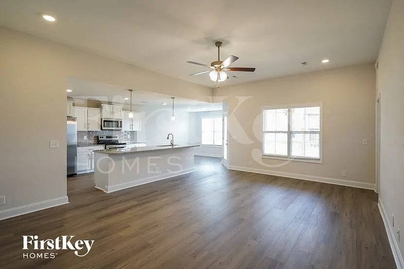 3 bed, 3.0 bath, 2069 sqft, $2,030 — Photo 3