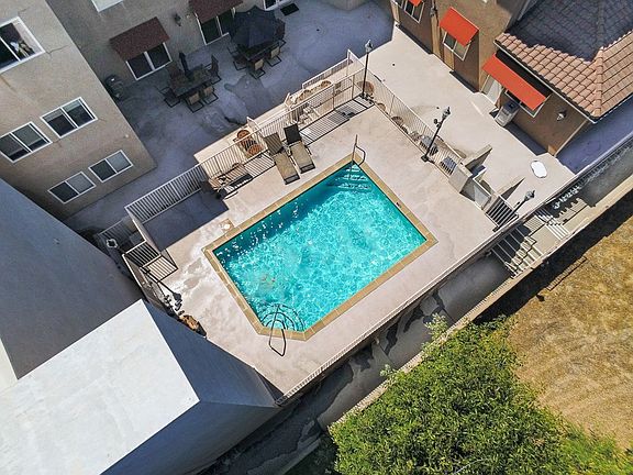 3rd image of 9610 Zelzah Ave APT 302