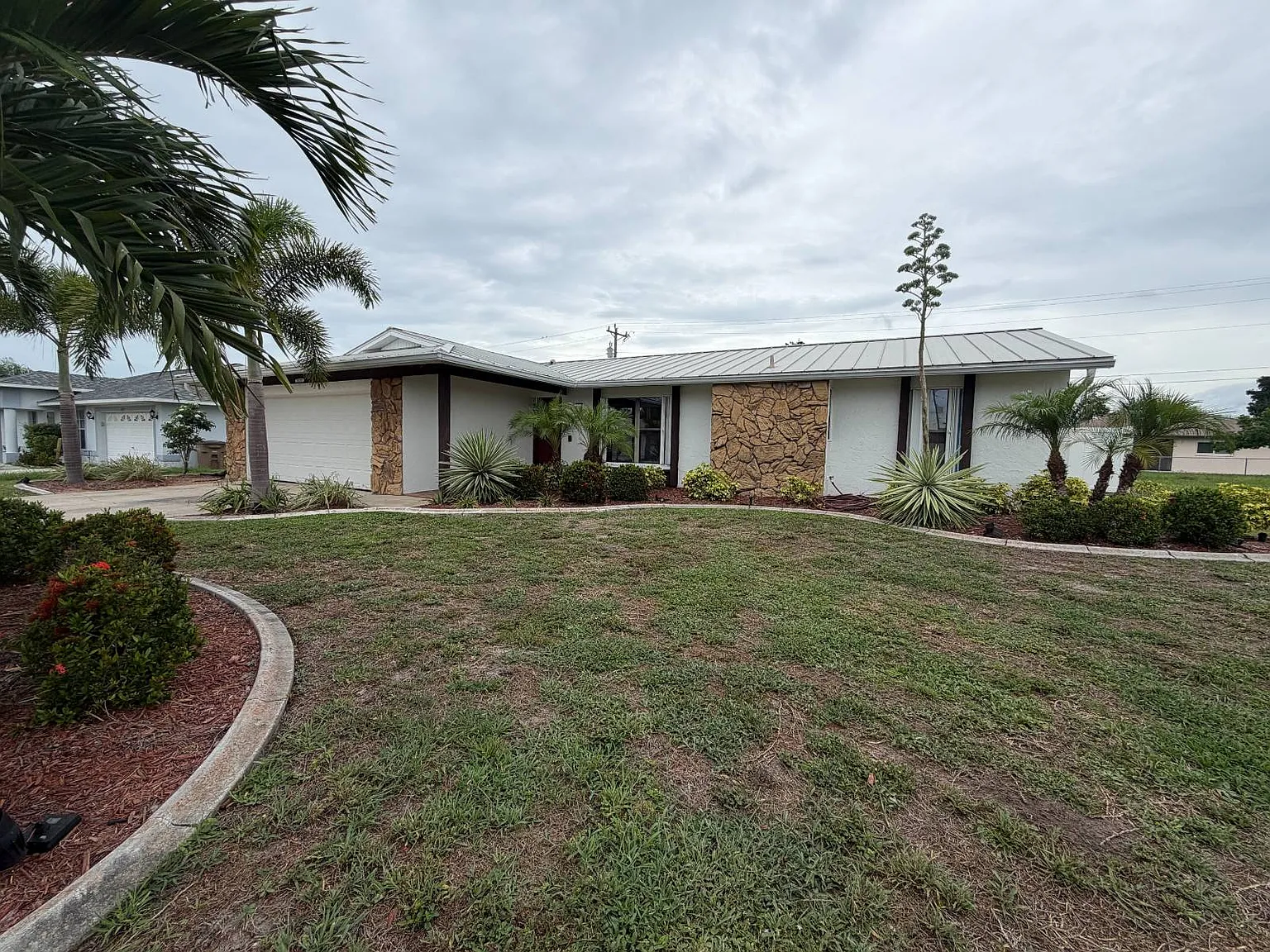 4 bed, 2.0 bath, 1862 sqft, $2,195 — Photo 1