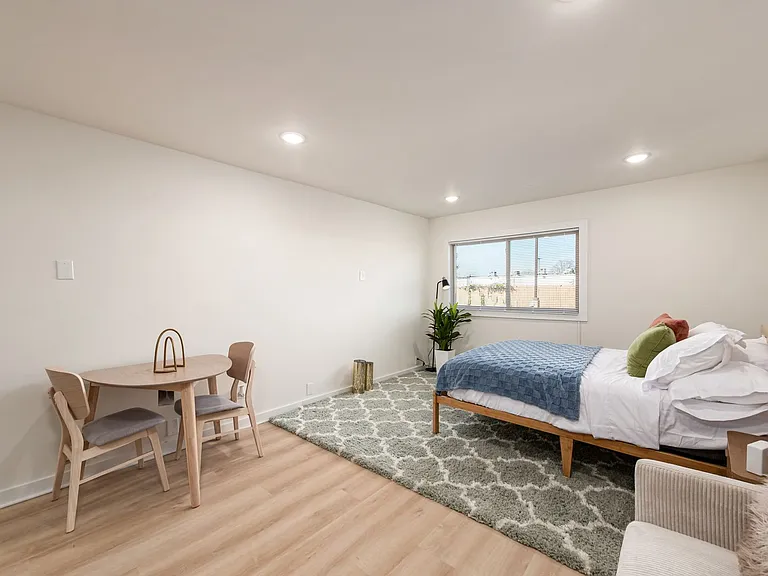 Lumarc Apartments — Photo 9