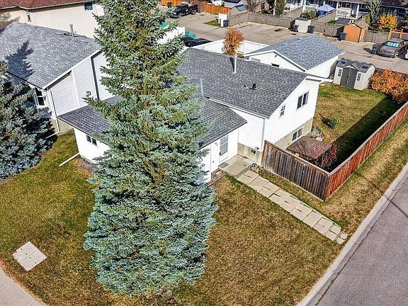 3rd image of 616 18th St SE
