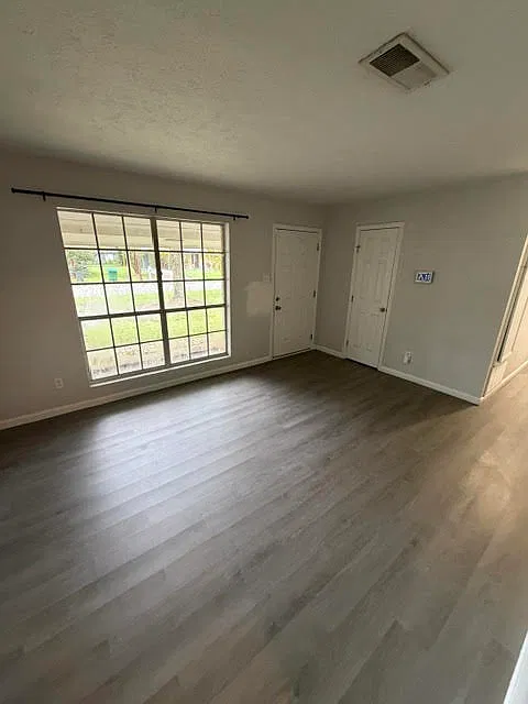 3 bed, 1370 sqft, $1,450 — Photo 3