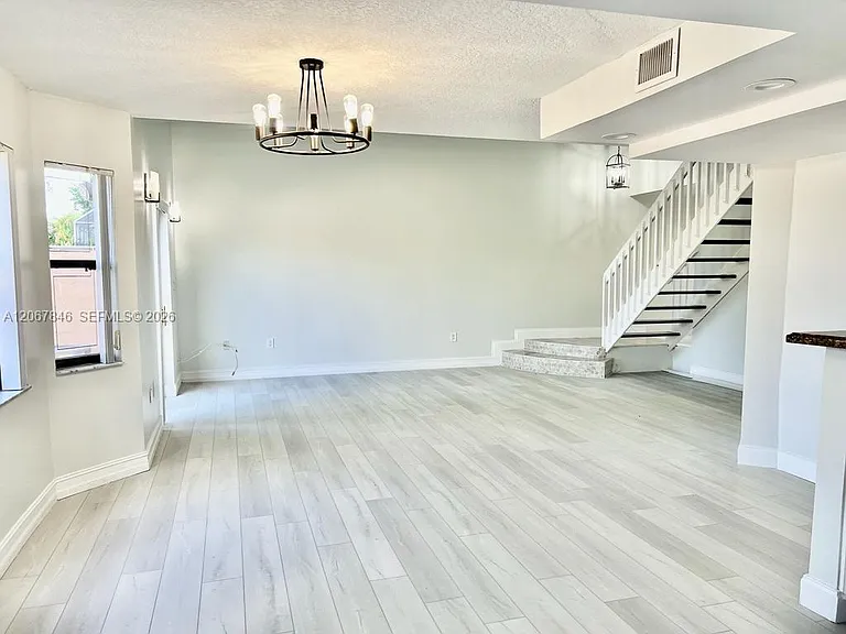 900 SW 113th Ter — Photo 8