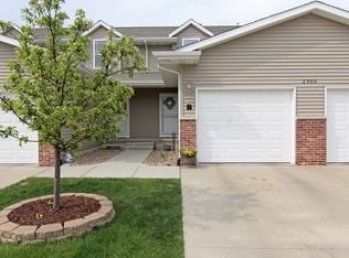 2900 Samuel Ct SW UNIT B, Cedar Rapids, IA 52404
