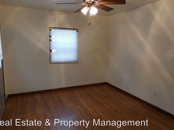3rd image of 1112 E Division Ave