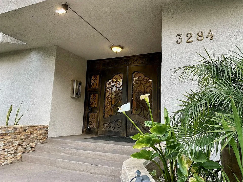 3284 Barham Blvd #304