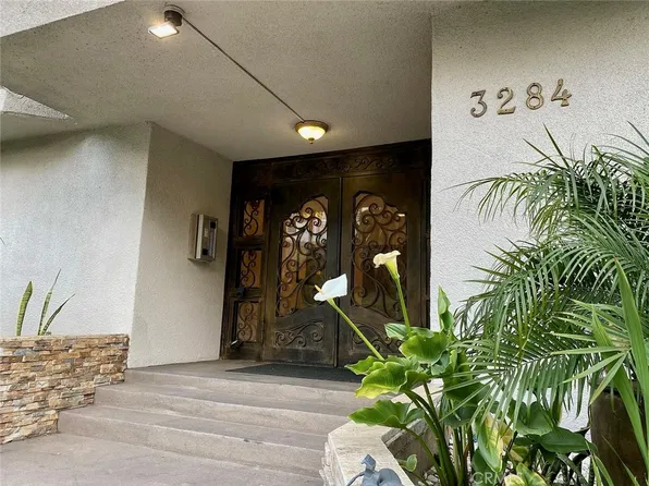 3284 Barham Blvd APT 304, Los Angeles, CA 90068