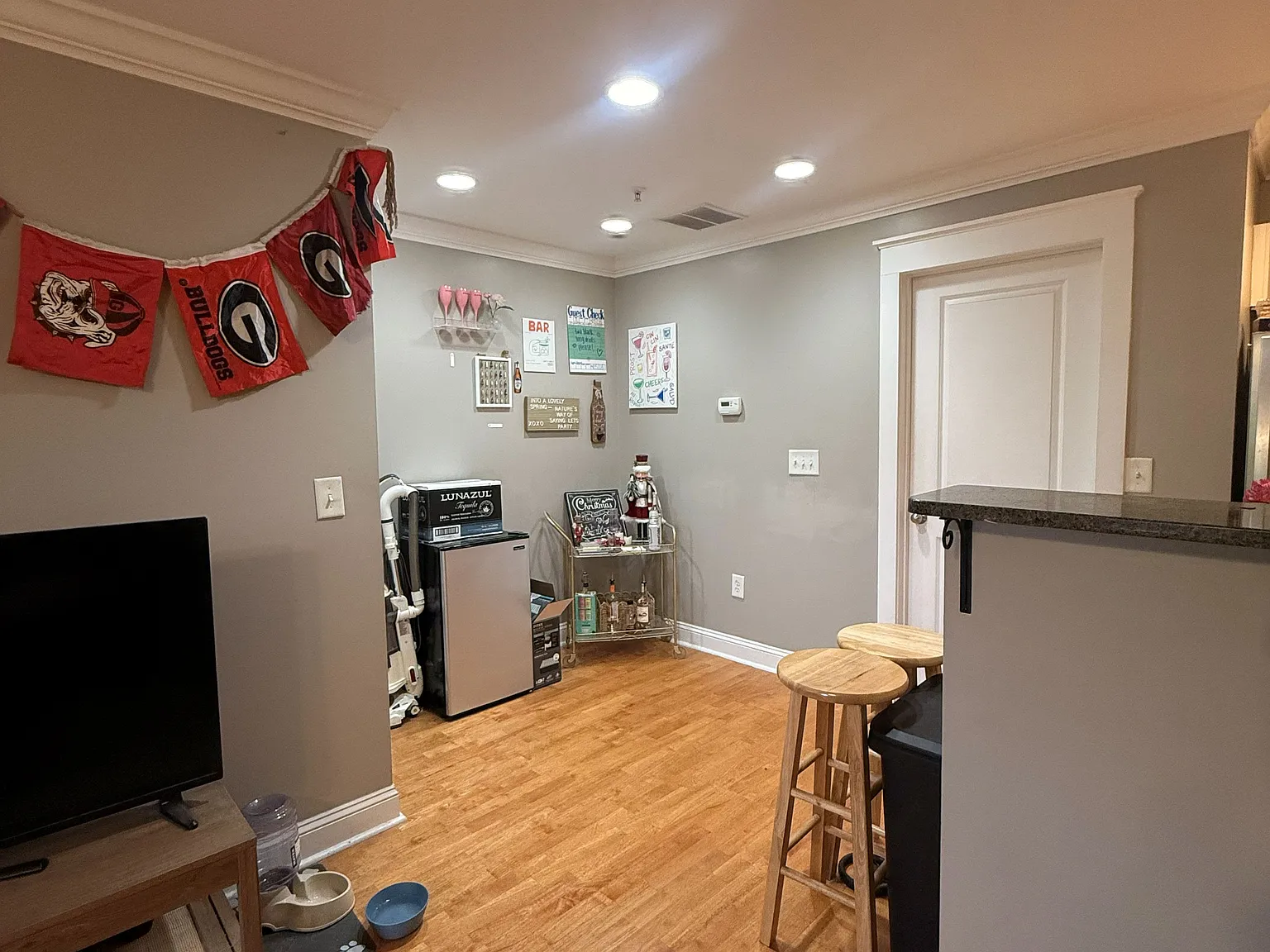 3 bed, 1406 sqft, $2,100 — Photo 3