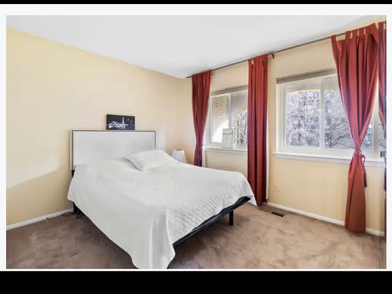 Hawthorne Dr NE — Photo 3
