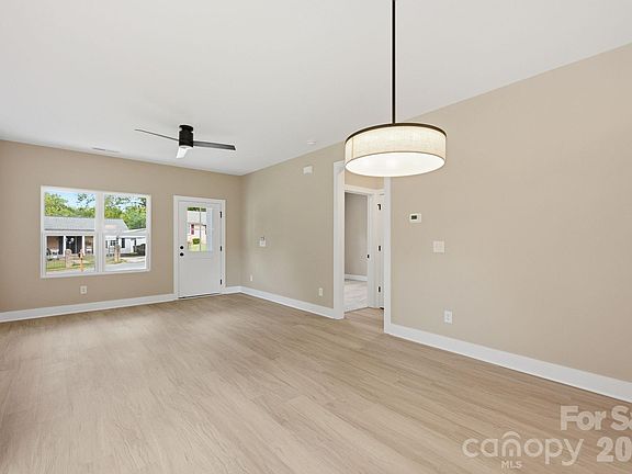 4th image of 1027 Houston St