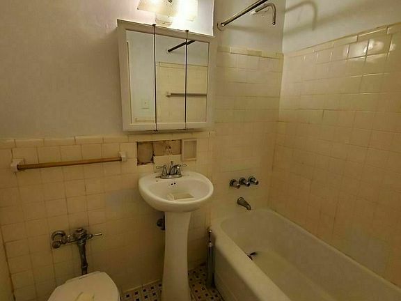 5th image of 1829 Caton Ave #6Y