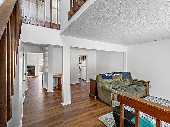 3rd image of 3621 Chimney Creek Dr