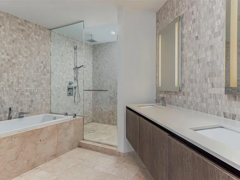 68 SE 6th St #1311 — Photo 12
